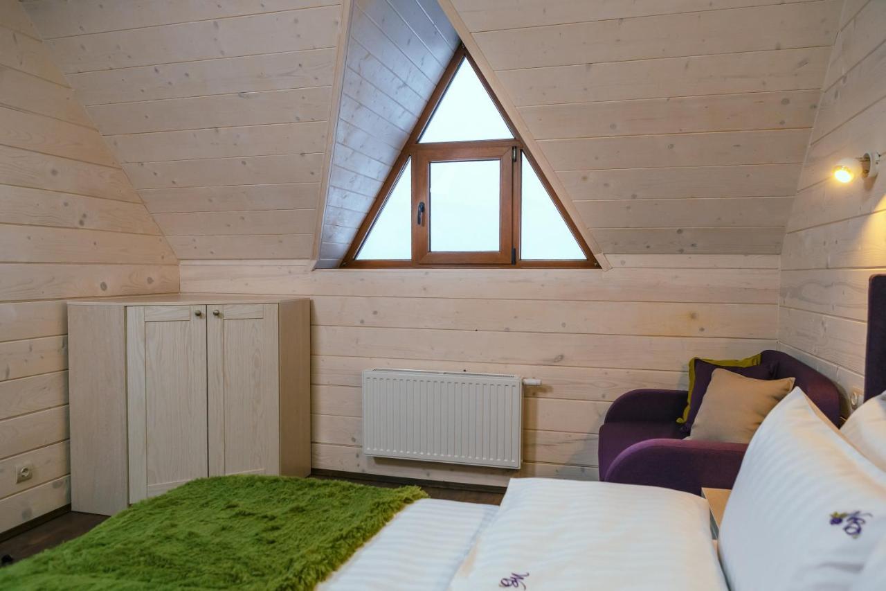 Whiteberry Studio Boekovel Buitenkant foto